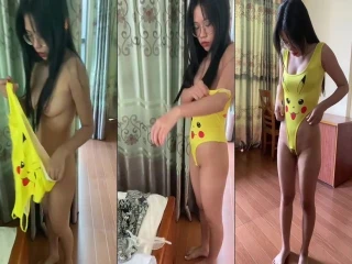 Xem ngay: Clip hot em nữ sinh kính cận cực ngon cởi đồ thay bodysuit pikachu